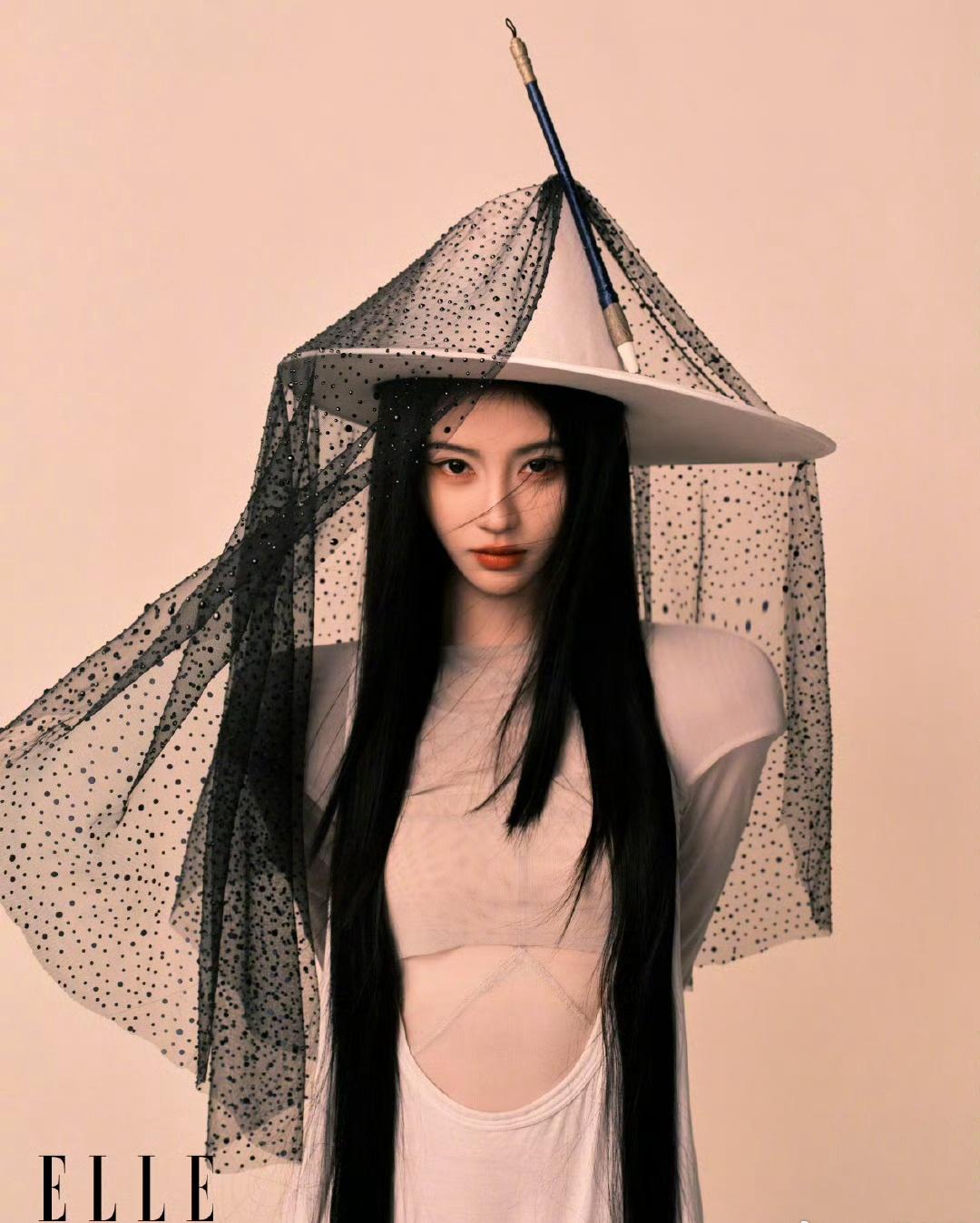 “鞠婧祎会像周晓蝶一样，满大街都是她的海报”

@鞠婧祎