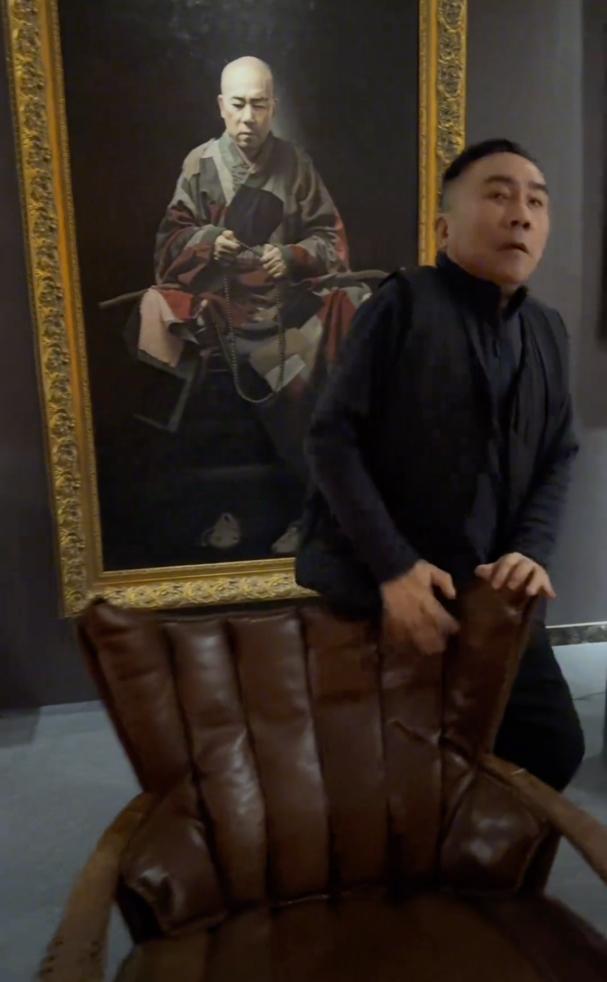 孤独是一个人的狂欢，一群人的狂欢是一群人的孤独。今天我一个人狂欢一下。