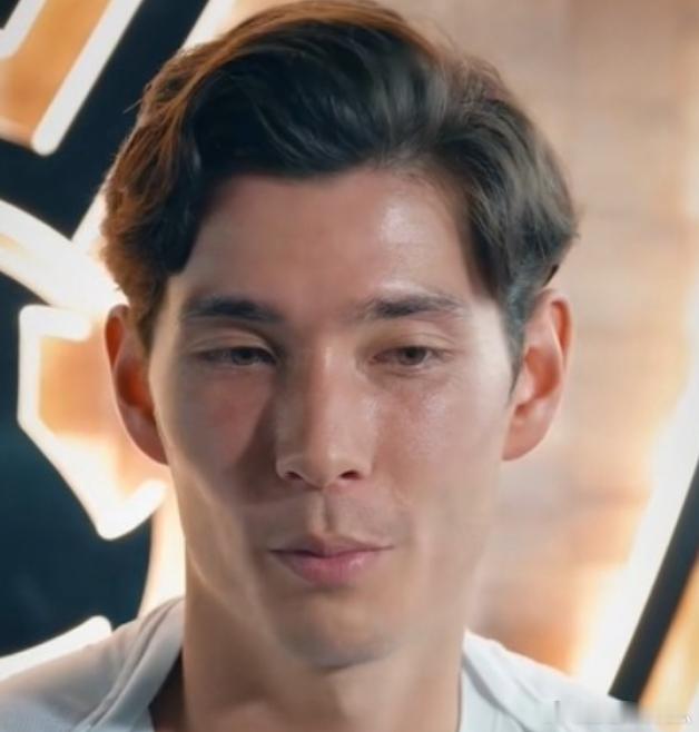 侯永永：如果只能选一位球员，我最想和梅西成为队友日前，云南玉昆球员侯永永在“快问