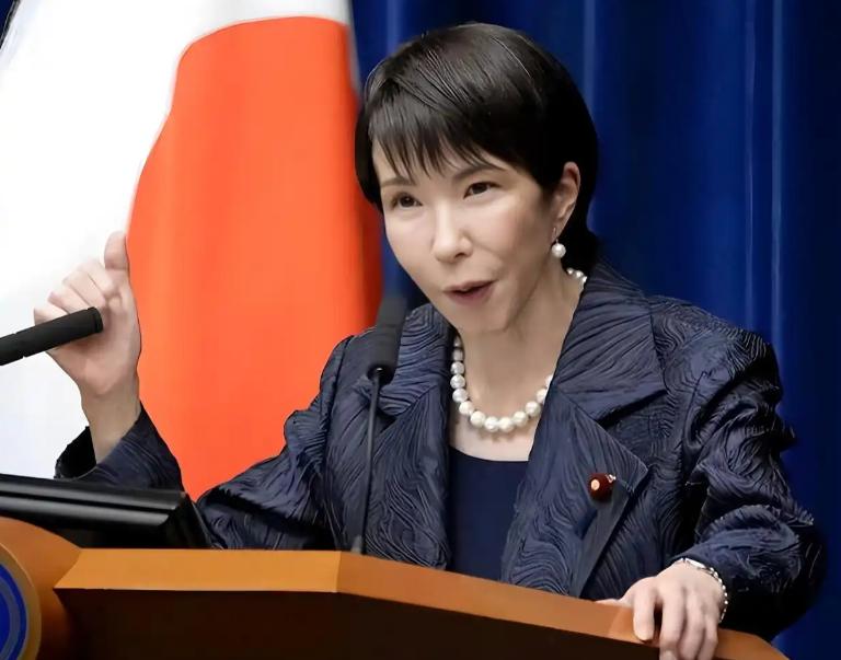 10月5日晚间，日本政治中枢所在地东京首相官邸外，气氛降至冰点。
夜幕降临，聚集