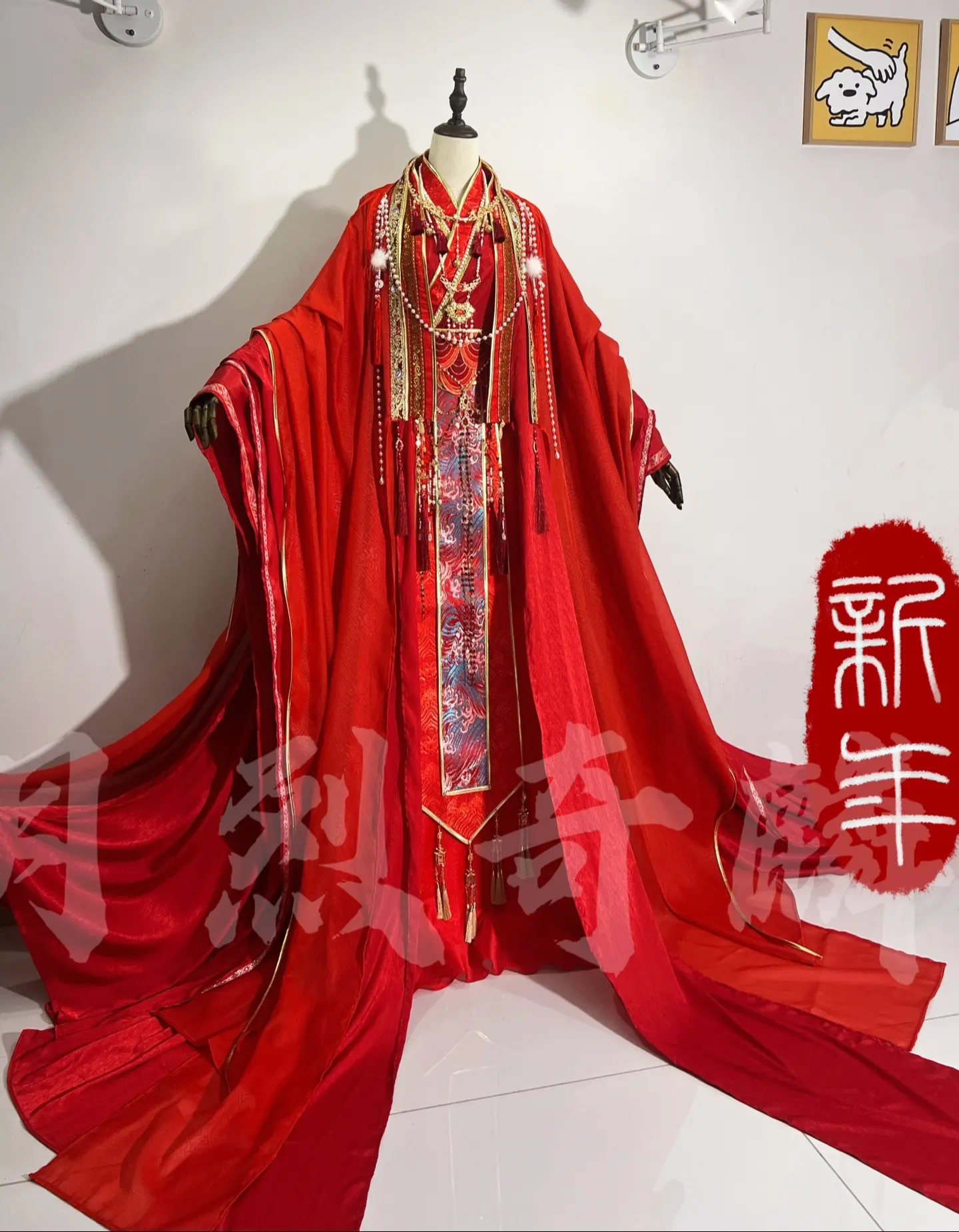 帝王级万用cos婚服 | 无毛披拖尾展示。