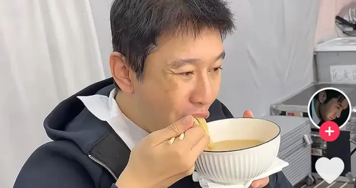 47岁黄晓明分享新戏增肥30斤过程：大口吃炸鸡、泡面，体重超168斤