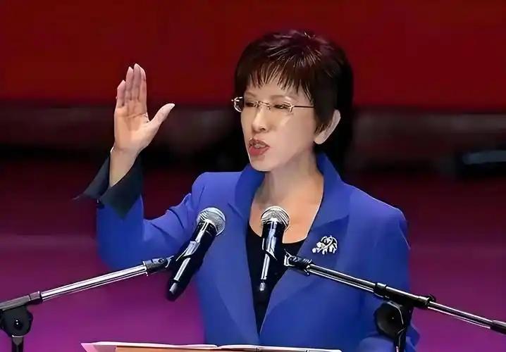当大陆绕开马英九，直接将洪秀柱请上天安门城楼的第一排时，一个清晰的“破局”信号，
