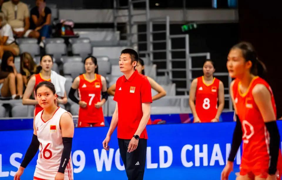 北京时间7月14日，U19女排世锦赛，中国队2-3不敌意大利终于排在第六位，五局