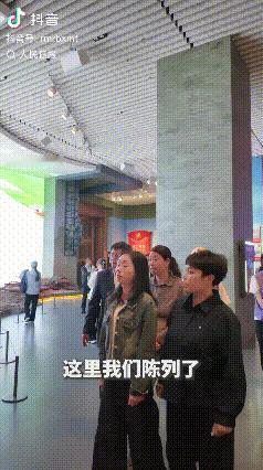 “没想到上人民日报了！”中国人民革命军事博物馆，这天迎来了三位特殊的参观者，她们