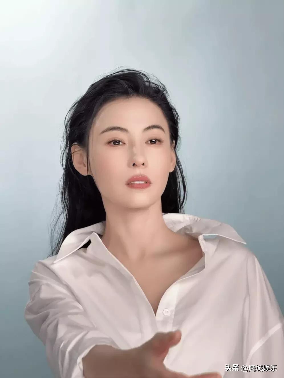 张柏芝晒清透美照，松弛感拉满，一柔一艳太惊艳
 
2月28日，张柏芝更新社交动态