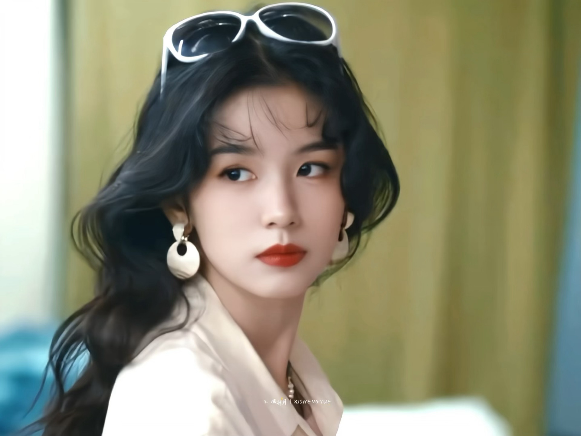 被这个大波浪红唇晓兰妈咪美醉了..你好1983周也夏晓兰