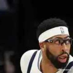 北京时间1月7日，NBA常规赛独行侠客场对阵国王，独行侠上半场被压制落后国王2分