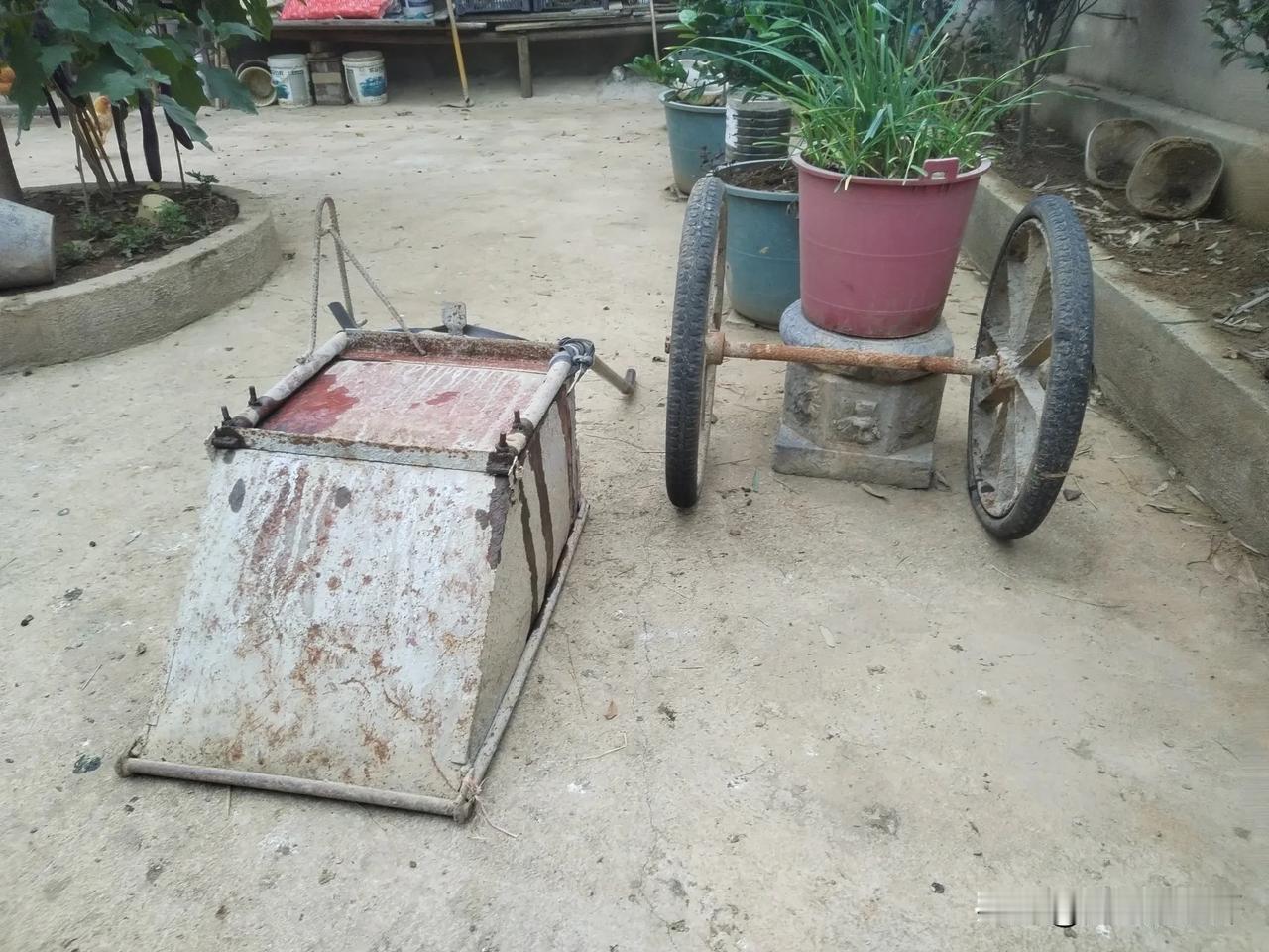 下午，我把斗斗车滚滚卸下来，明天上午装进车里到镇上补胎。
斗车用了3年了，左边胎