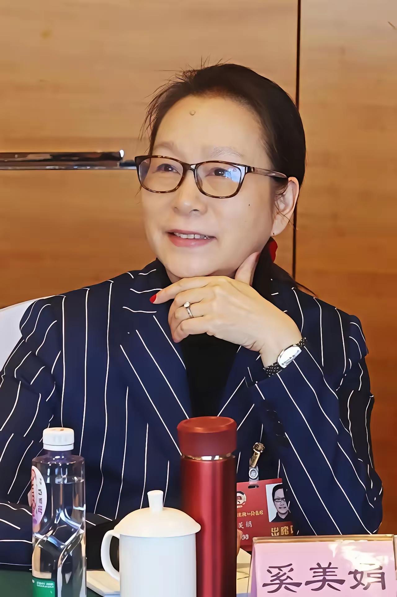 "上位者必下流″法则，这是我通过对现代社会现象的观察，得出的具有普世价值的观点。