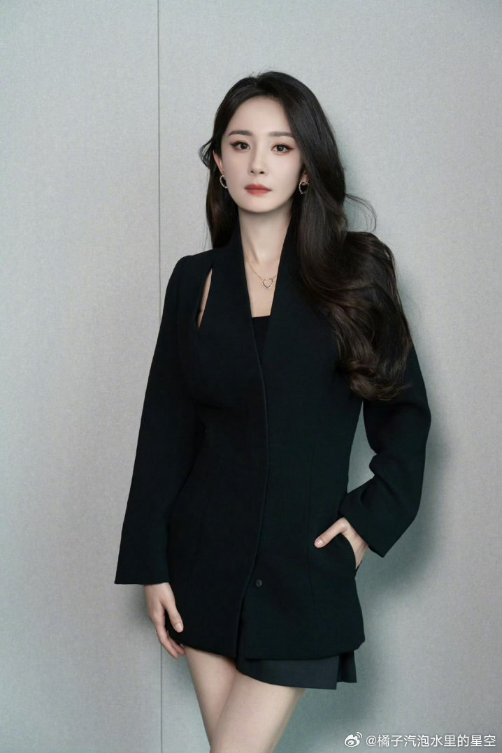 杨幂  🦊杨幂公牛品牌全球代言人 不要让坏情绪麻烦自己 把事情想的简单一点 然