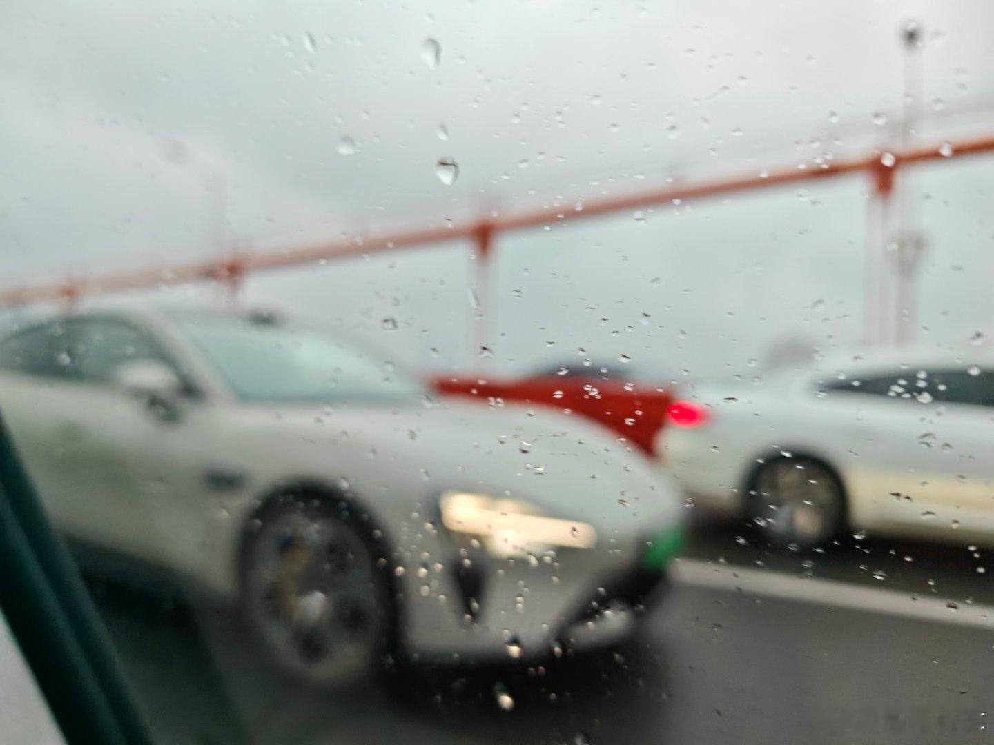 开小米的真的是年轻人居多吗？每天早上上班，我都会刻意留意一下开小米的驾驶员，发现