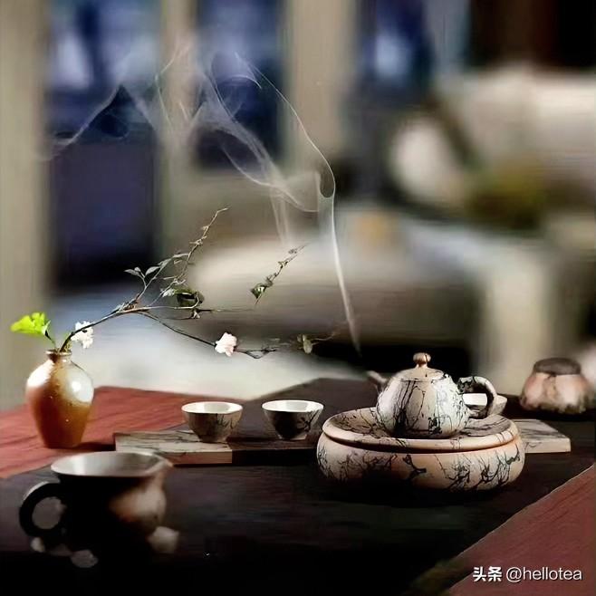 《幽茗辞·诗经颂体》
茶烟袅袅，叶舞如云。喧终成寂，浓化为空。
幽篁静坐，清味无
