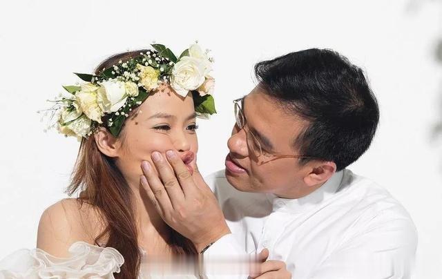 王志突然向认识2个月的朱迅求婚，对方有点措手不及，来了句：“你有病吗？”王志却一