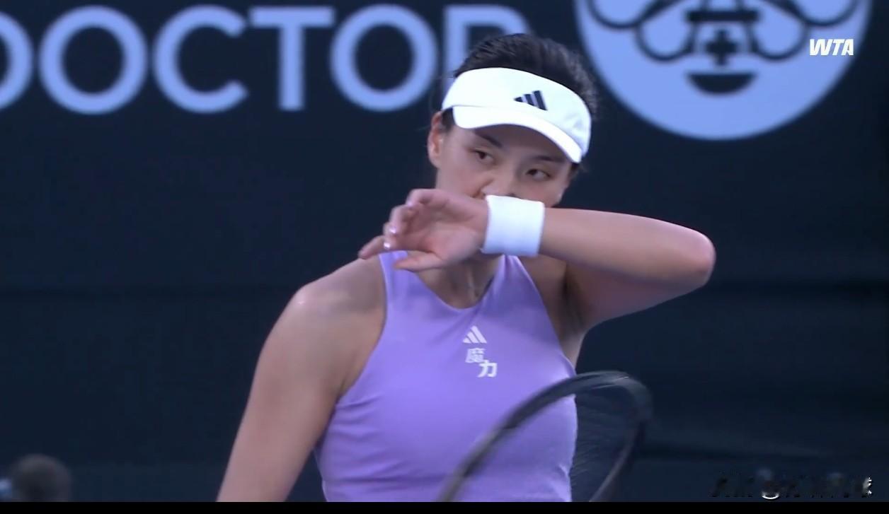 奥克兰赛四强：
[1]斯维托丽娜🇺🇦 vs [3]约维奇🇺🇸
[4]伊埃