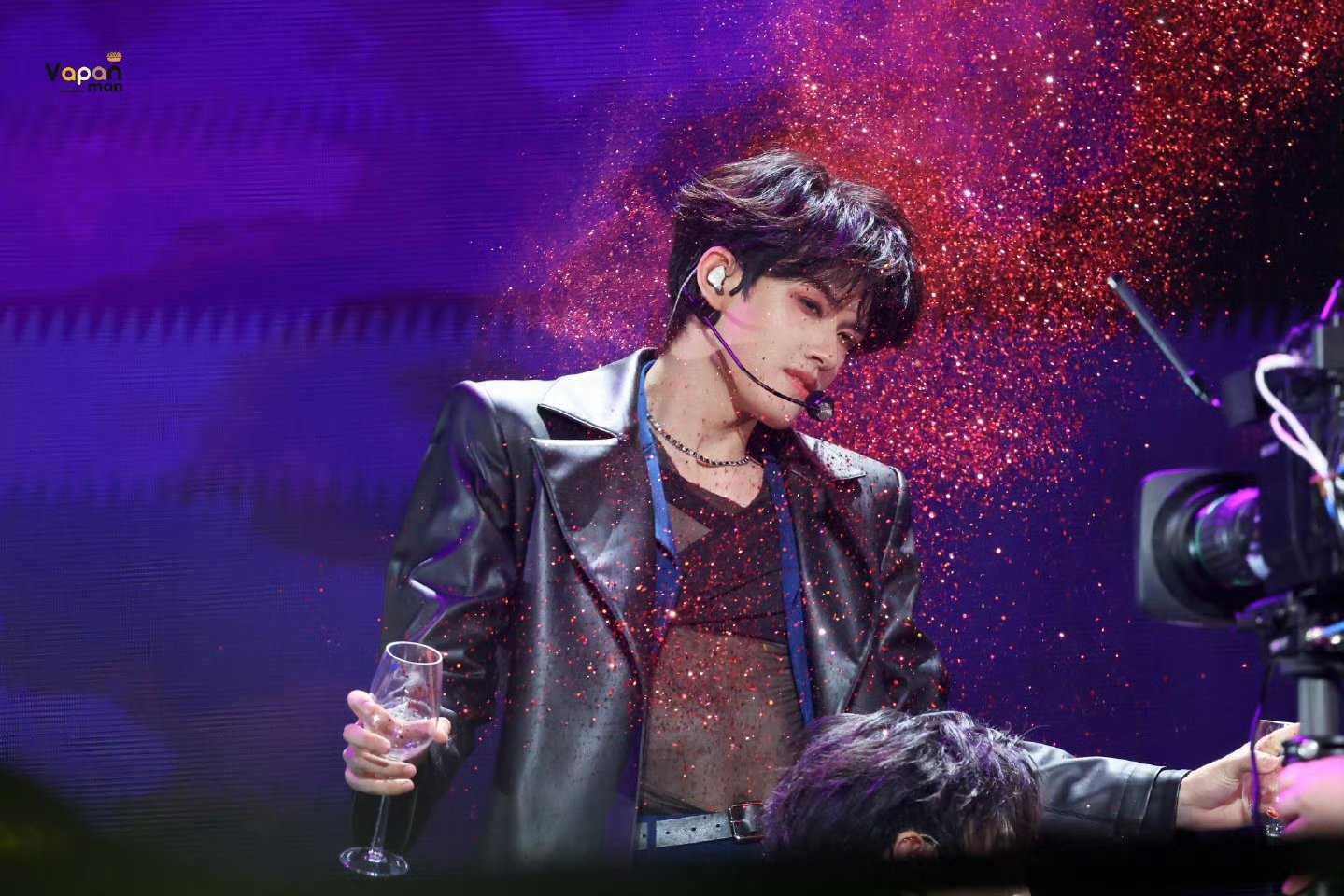 昨天存的张极神图！小孩哥昨天太有魅力了🤤和张极一起循光向野