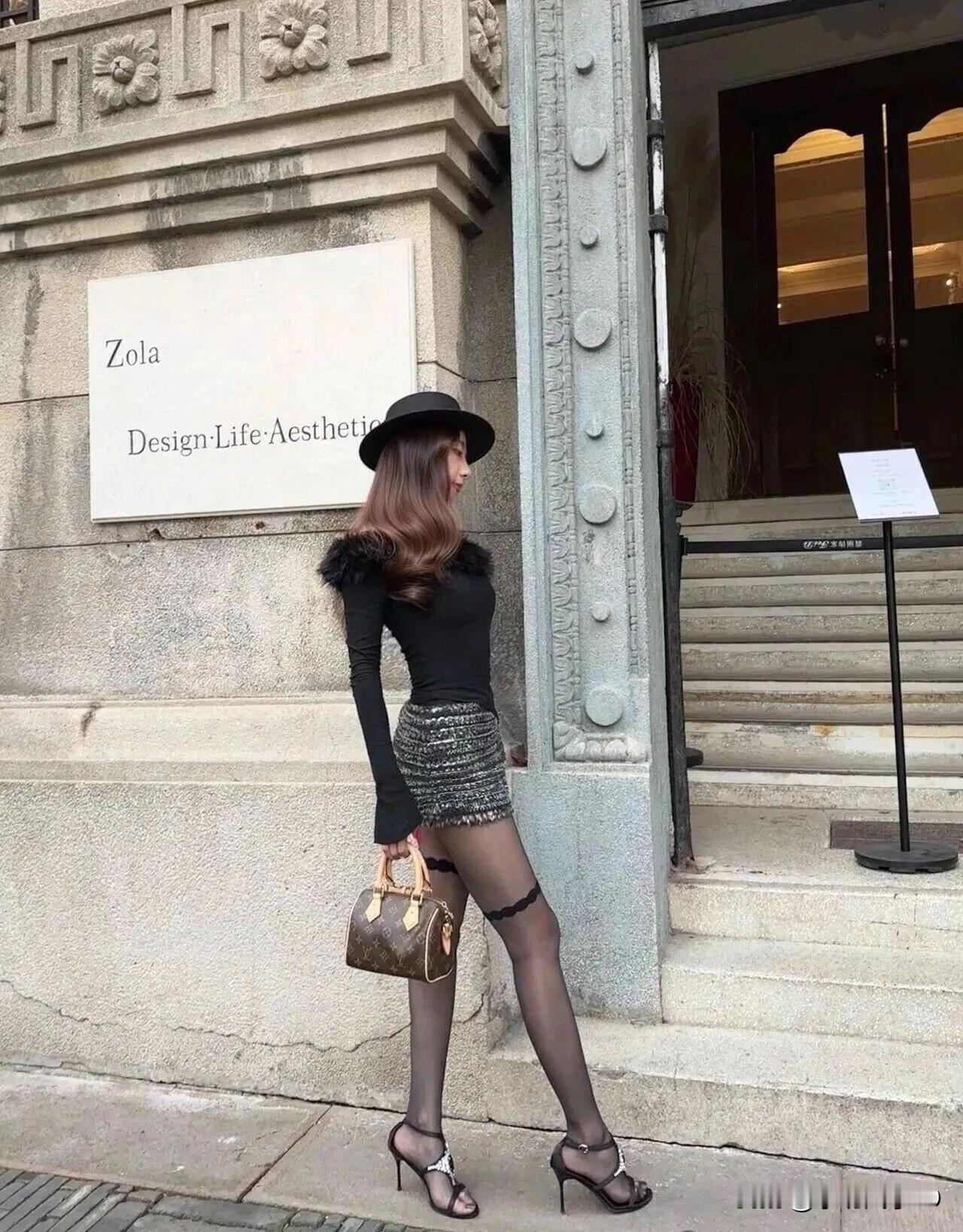 优雅黑裙穿搭，尽显都市女性魅力！美女的魅力能有多大？ 气质黑裙搭配 性感黑裙穿搭