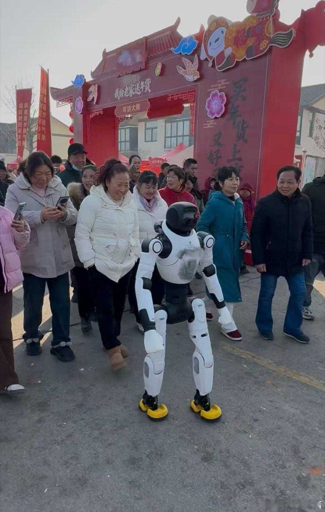 宿迁这波科技回村太会整活了光明村的科技整活儿太上头了！这种前卫的做法，为乡村文化