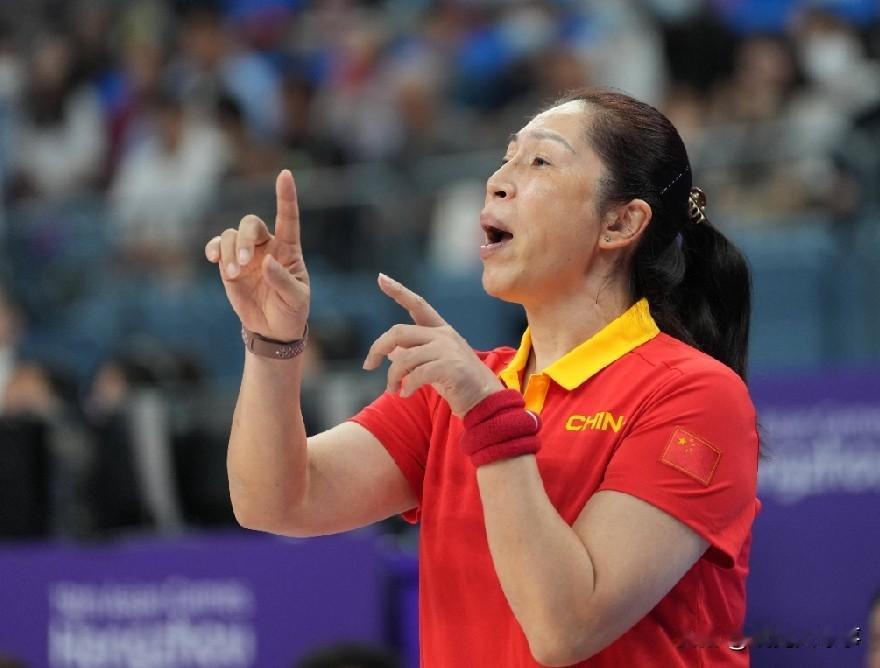 对阵法国女篮从赢33分到输32分，郑薇教练见证了两队变化，她给了中国队中肯建议。