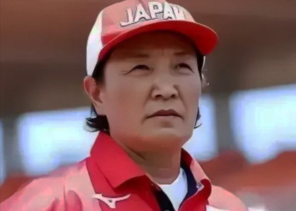 “我放弃中国国籍，成为一名日本人，就是为了打败中国队”，而她的父亲则公开回应：“