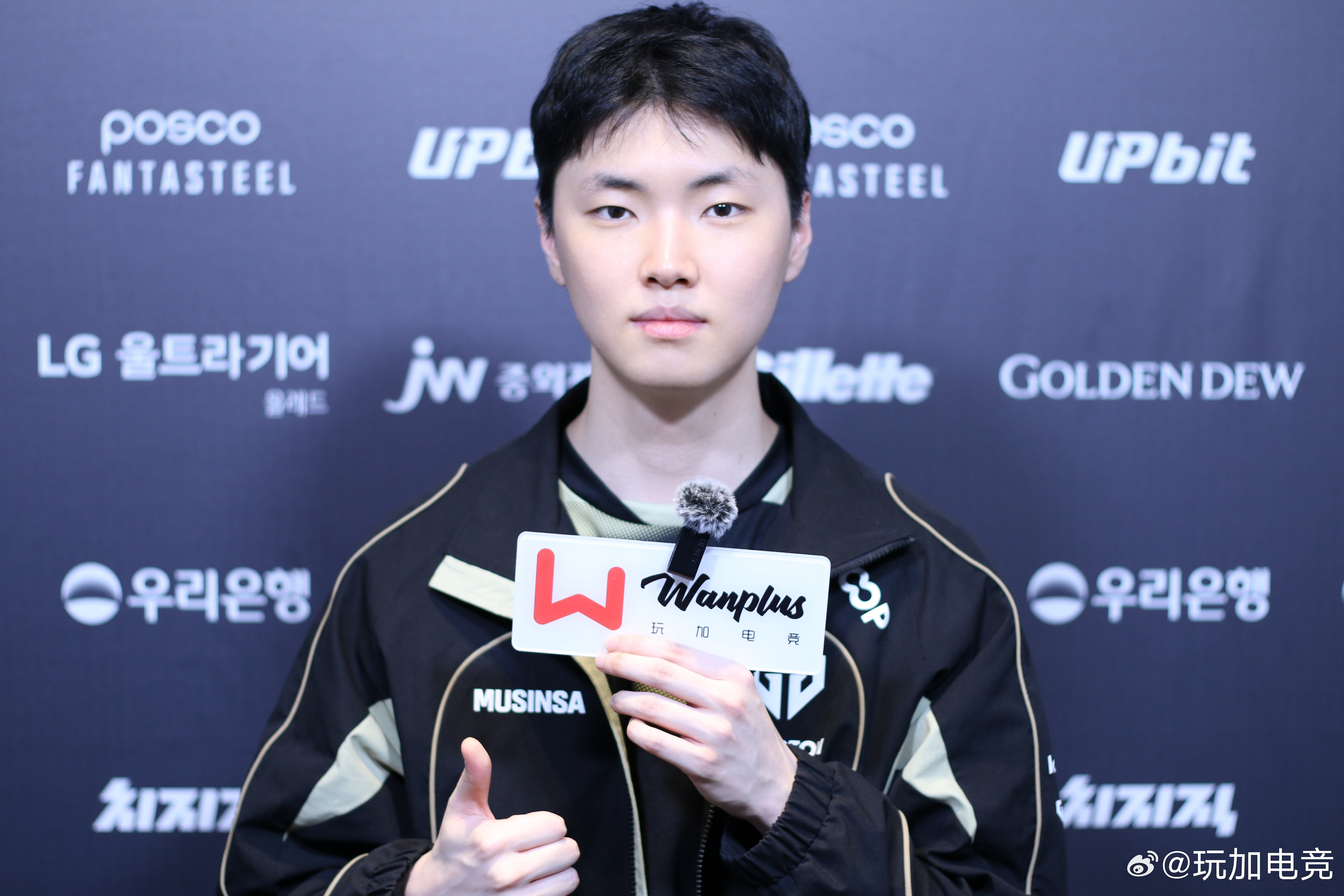 玩加专访 Chovy预告先给大家放个比👍🏻封面想对中国粉丝们说的话：请大家好