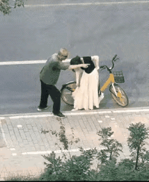 反正都脏了，擦擦手也没事
