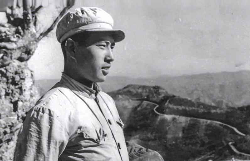 1952 年，张文荣被美军俘虏后假意顺从，美方对外宣称他已经叛变，专门把他送去特