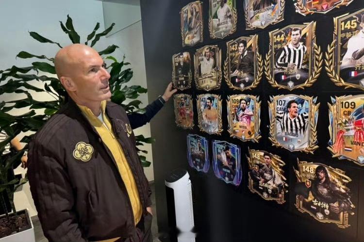 齐达内晒和樊振东打乒乓照 羡慕了，皇马名宿齐达内上海行和樊振东切磋了乒乓球。身为