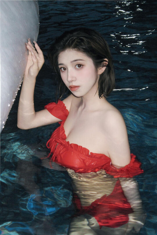 晚上的泳池真好拍