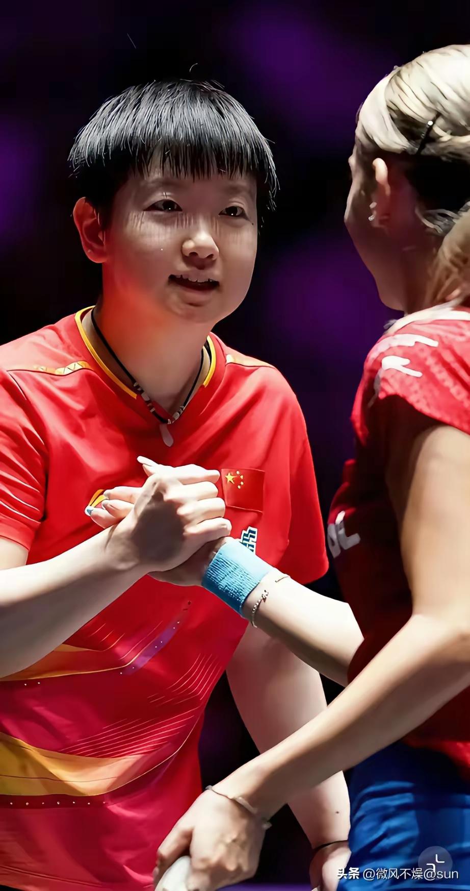 莎莎的笑
多明媚
多美好
她把世间的爱
都囊括了……

与莎莎交手
一定会被她的