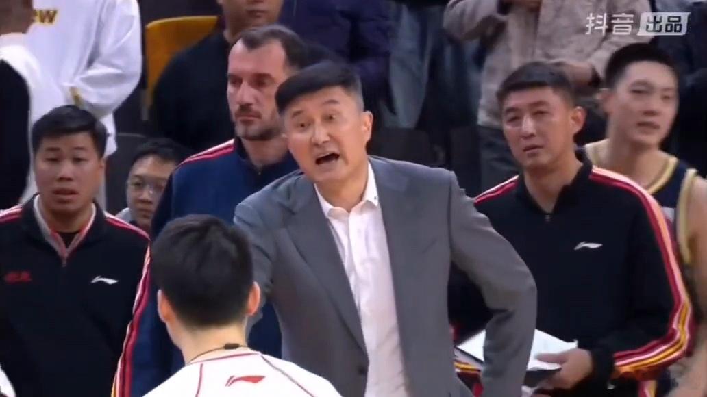 广东男篮遭浙江压哨绝杀，杜锋如何玩砸“银河战舰”？1. 杜锋的刚愎自用，早已埋下