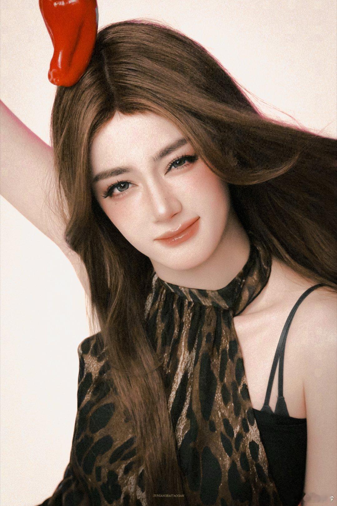 迪丽热巴谁家女爱豆跑出来了做成小卡美翻了 ​​​