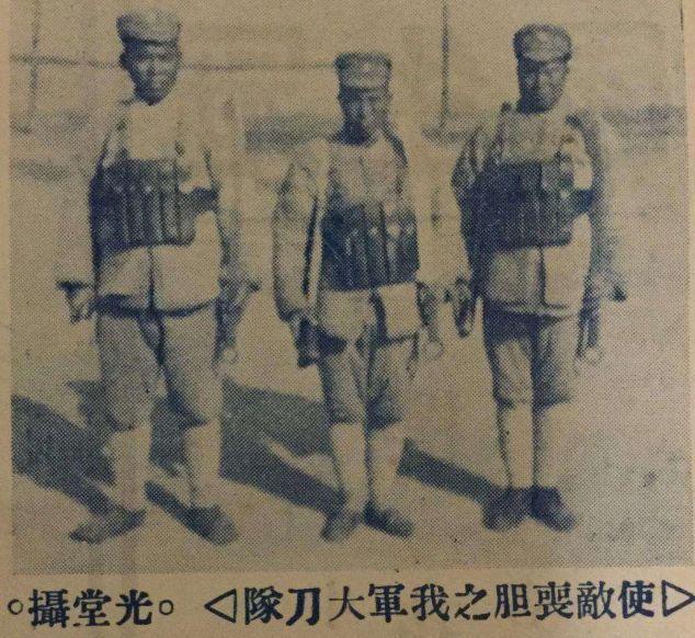 照片不对。
——
一是军服不对。这是北洋军阀统治时期、1928年以前的北洋陆军军