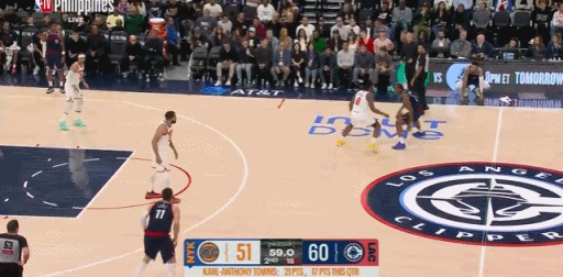 小卡这个球太秀了
阿诺努比完全被小卡玩弄于股掌之间，精彩拜佛晃得阿诺努比找不着北