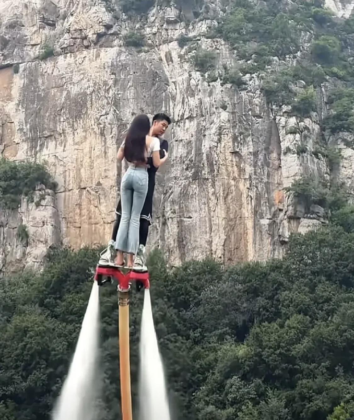 请问这位女生的男朋友是怎么做到不吃醋的呢？
