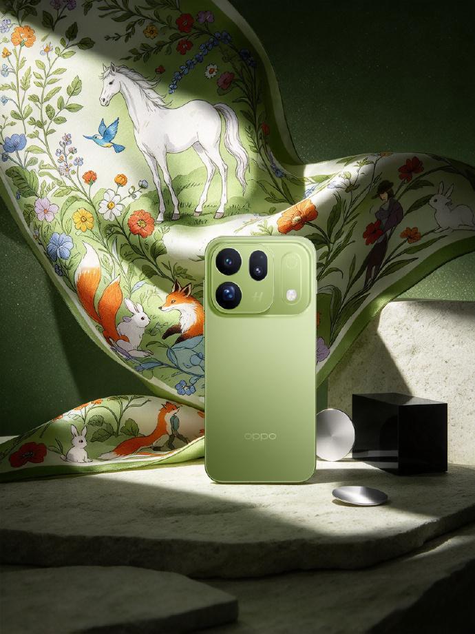 OPPO Find X10 携手艺术家 Karlotta Freier 推出森绿