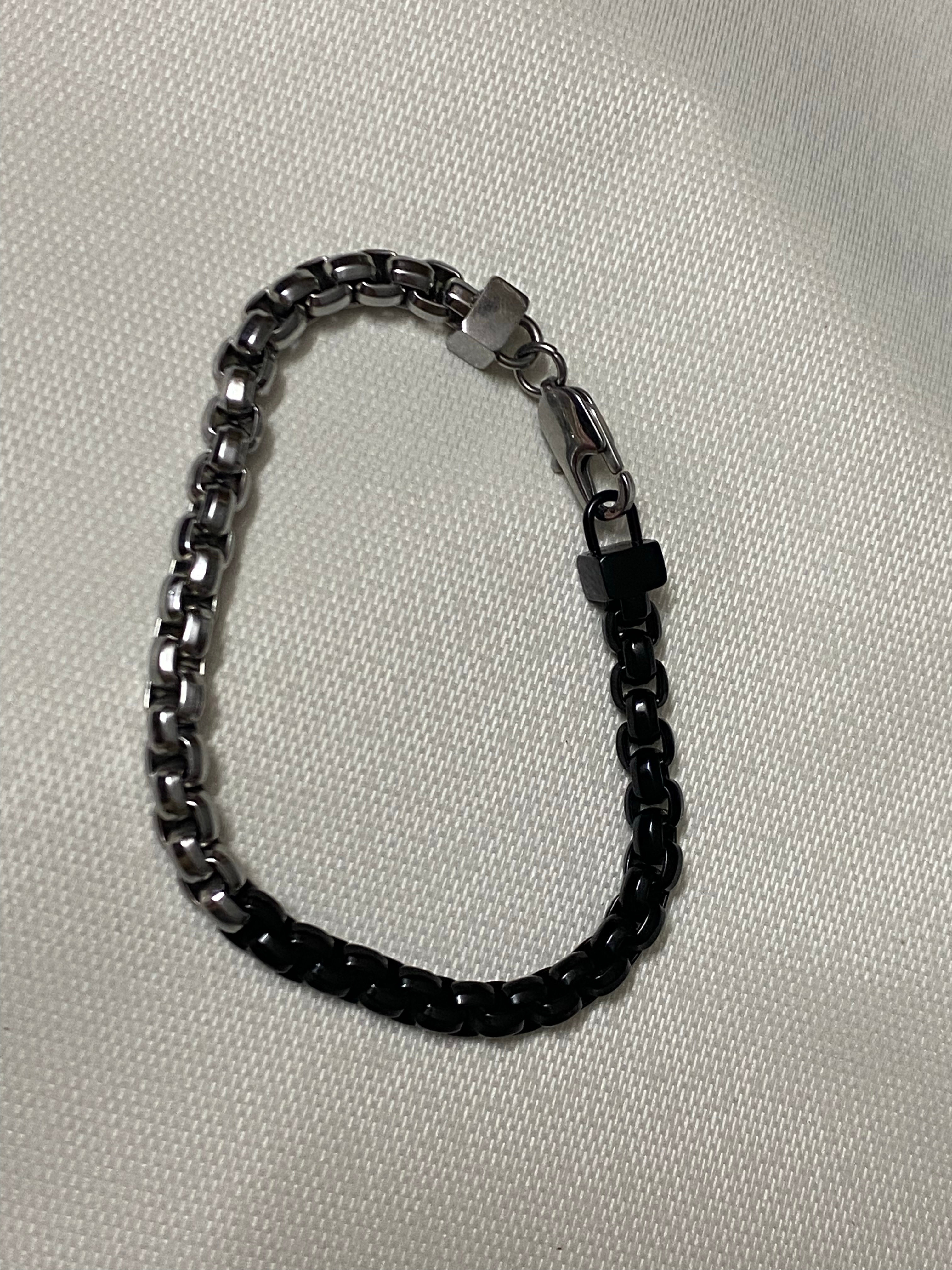 这手链确实大。扣上已经能戴进去了 所以这怎么剪啊 