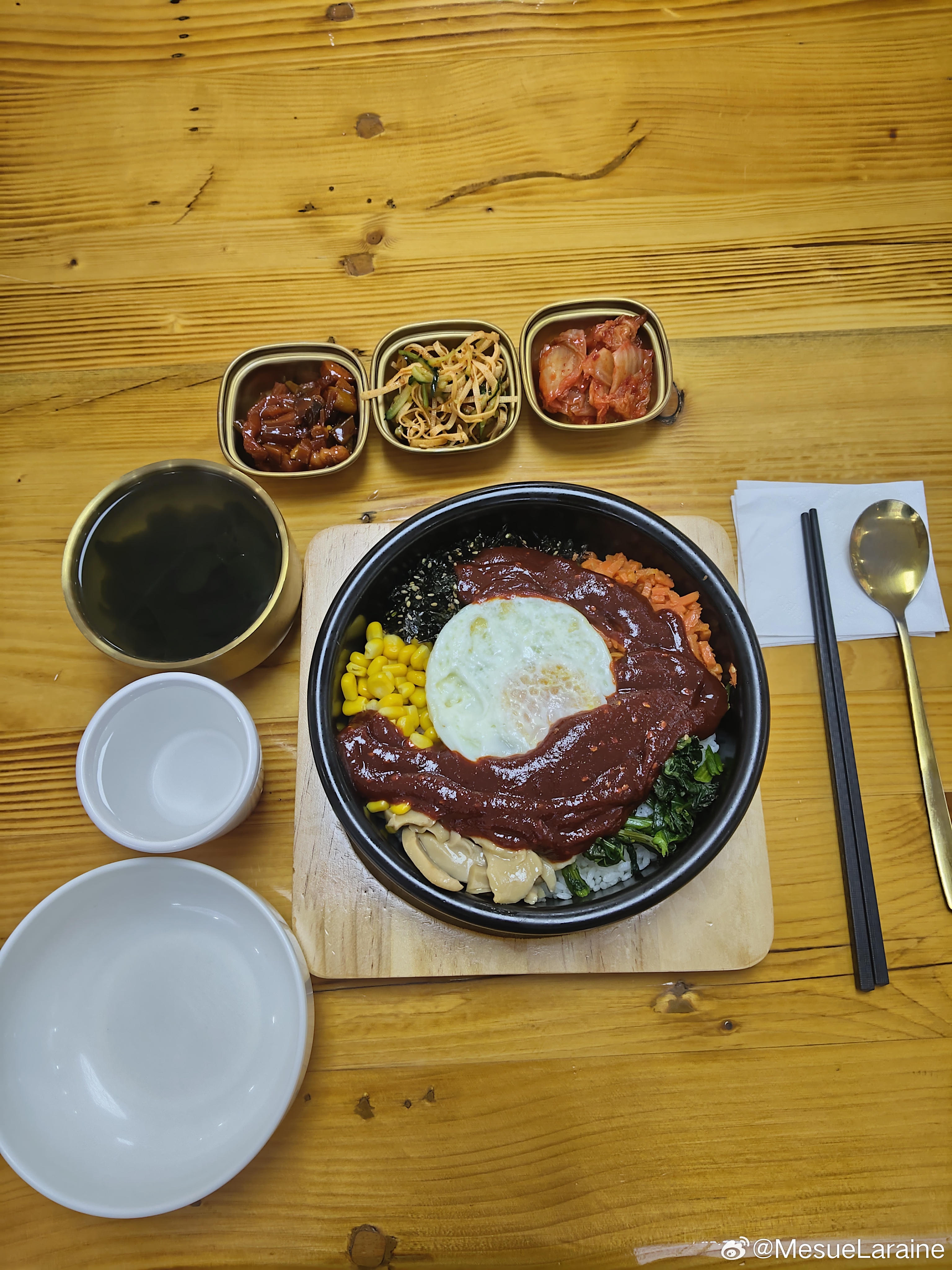 10月5日，今天的午餐，品尝了韩式料理拌饭配泡菜。 