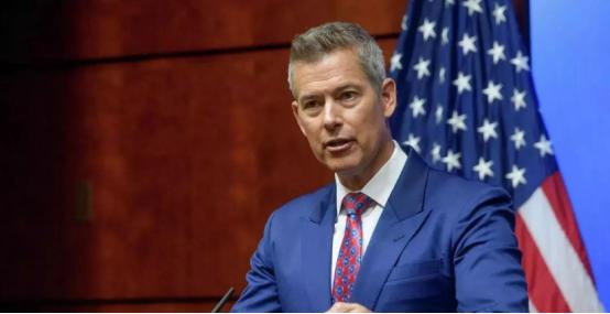美国彻底摊牌！交通部长达菲公开放话：中国汽车、中国技术，别想在美国生产销售
 