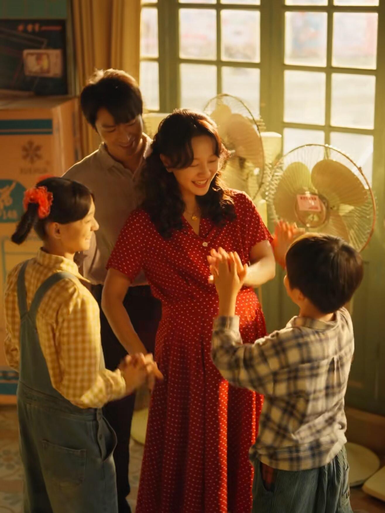 评分top1的短剧杀回来了终于等到这部年度宝藏短剧！《家里家外2》以111集的故