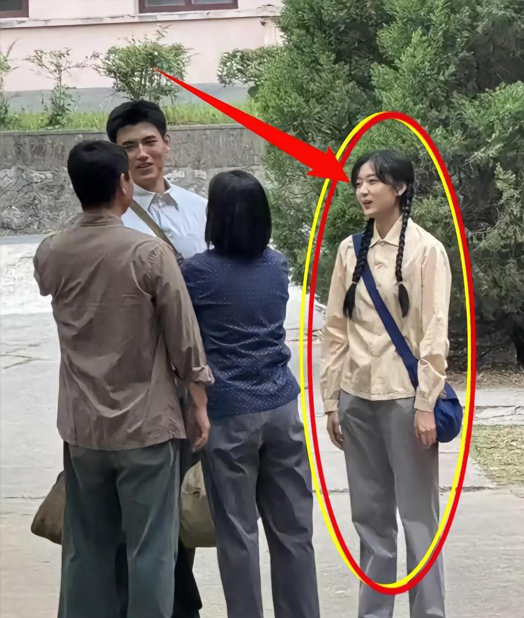 周雨彤当着副导演的面喊别夸我演技好这是侮辱我旁人憋笑到直捂肚子
那天是她一天跑的