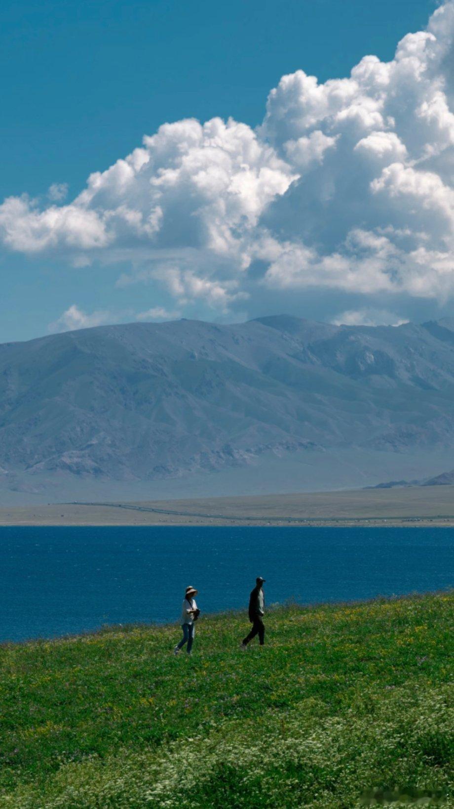 “触摸山川湖海的心跳。” 