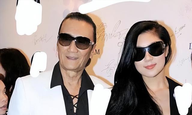 Coco:“我在20多岁的时候就冻卵了。女人一生做了母亲才是完整的，但我不想因为