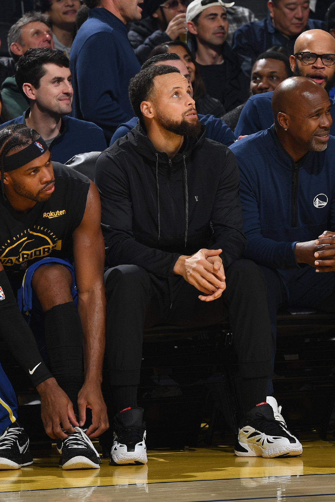 【#库里对阵爵士复出#】#爵士vs勇士#毫不意外👀昨日勇士主场大败雷霆，今日对