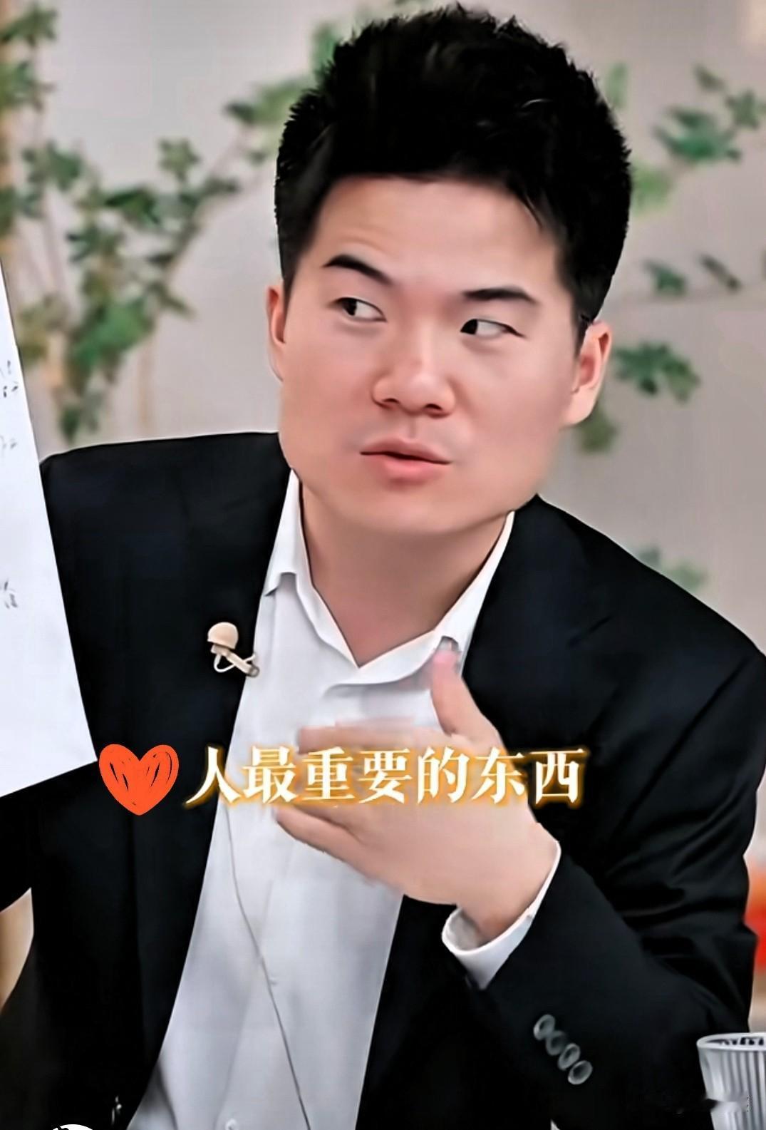 董宇辉的实力逆天
他的对手都失控了
而他

依旧冷静自若，他在忍耐与坚守底线之间