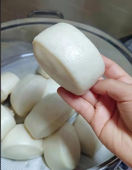 冷冻的馒头会致癌？超过三天就不能吃了？央视实验告诉你答案！

朋友圈有传冷冻馒头