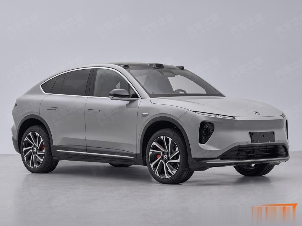 全新蔚来EC6谍照曝光，此前工信部已经公布了全新EC6的申报图，前脸分块的日间行