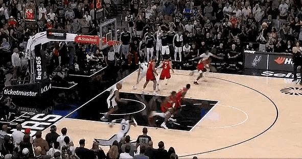 火箭最后时刻这个失误太离谱了….#火箭vs马刺##NBA[超话]# ​​​