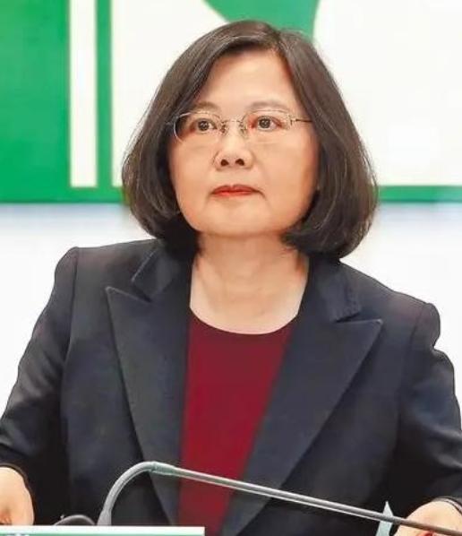美国 慌了？惊觉中国根本没打算“武统”。什么航母、导弹、围岛演习，全是障眼法？不