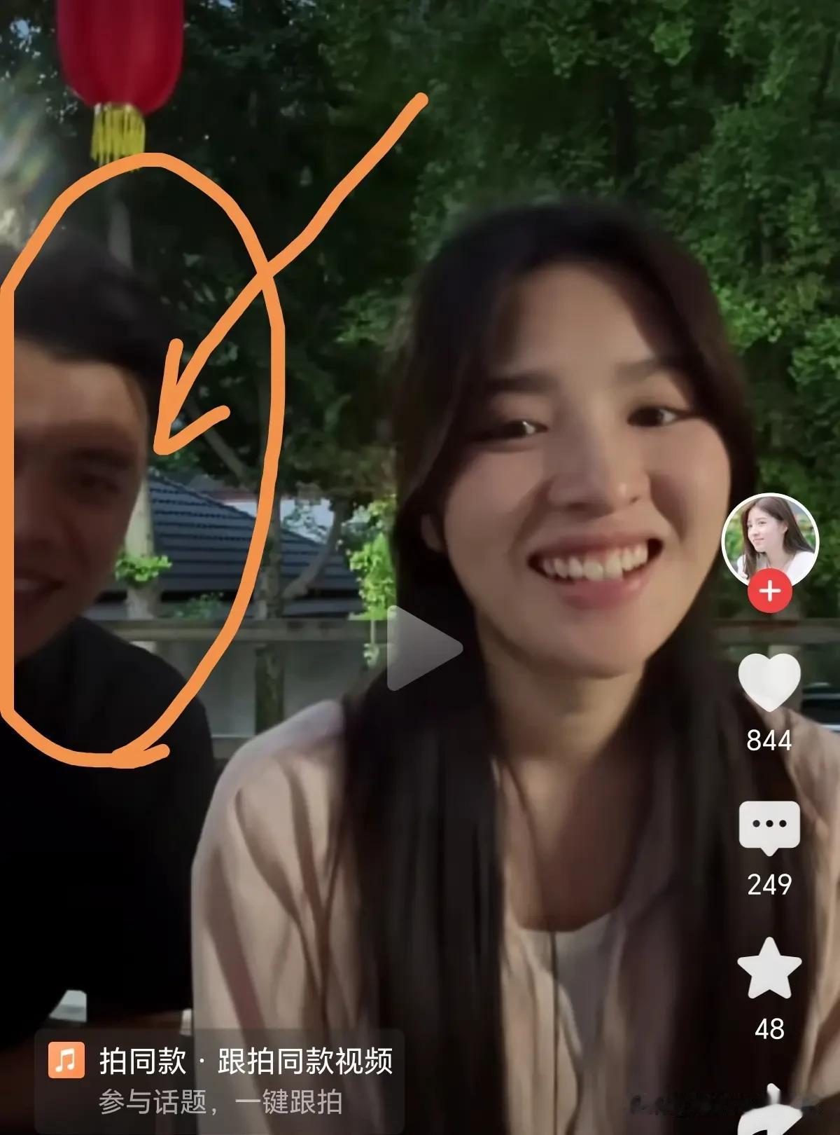 阿梓未婚先孕了，男友面相不好眼神看着就不正，阿梓真的是个不折不扣的恋爱脑。

第
